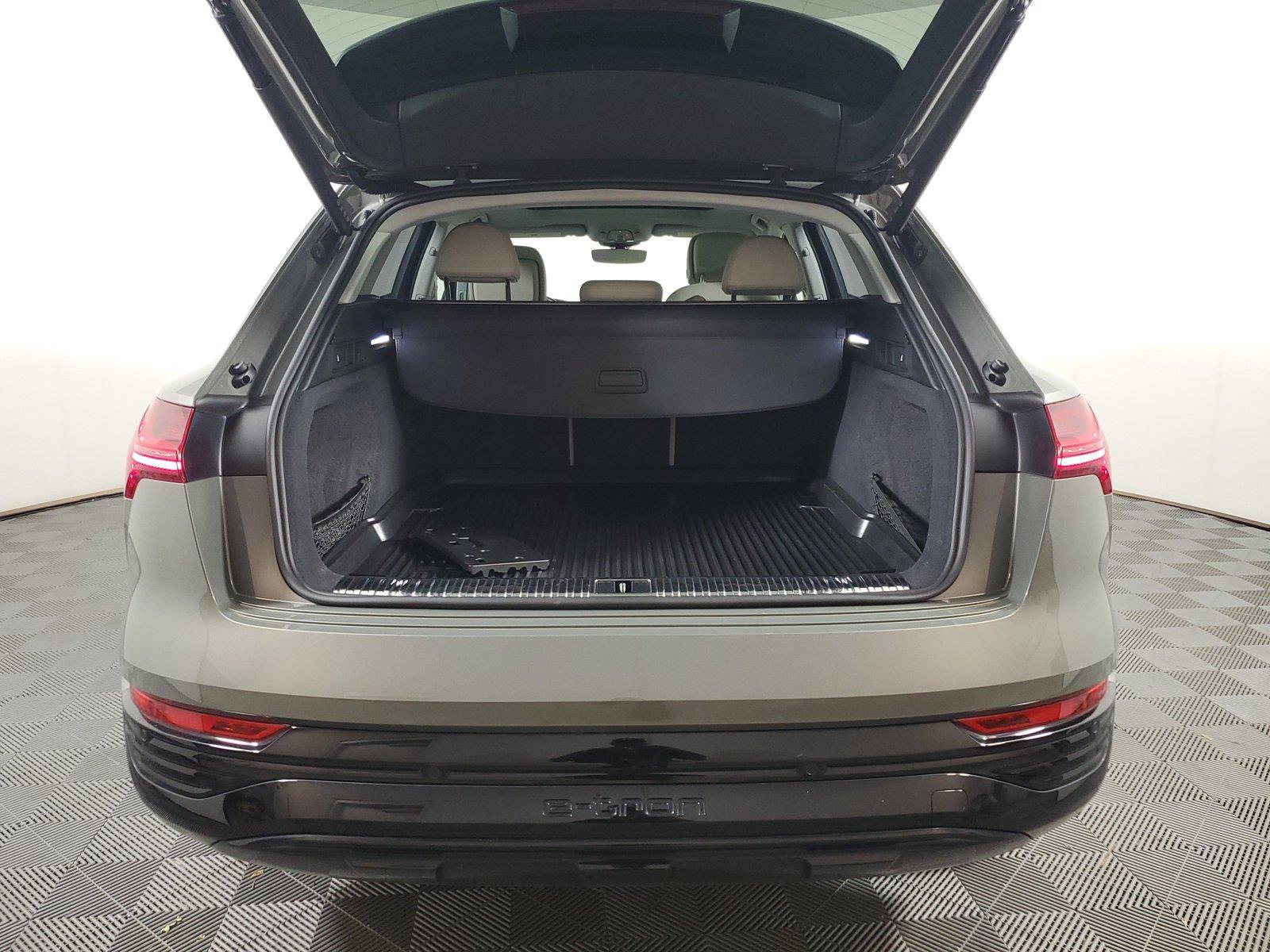 Used 2024 Audi Q8 e-tron Premium Plus w/ Premium Plus Package AWD/4WD image 8