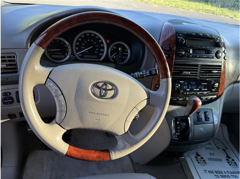 Used 2004 Toyota Sienna FWD image 9