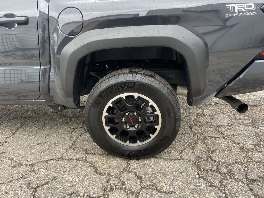Used 2025 Toyota Tacoma TRD Off-Road AWD/4WD image 8