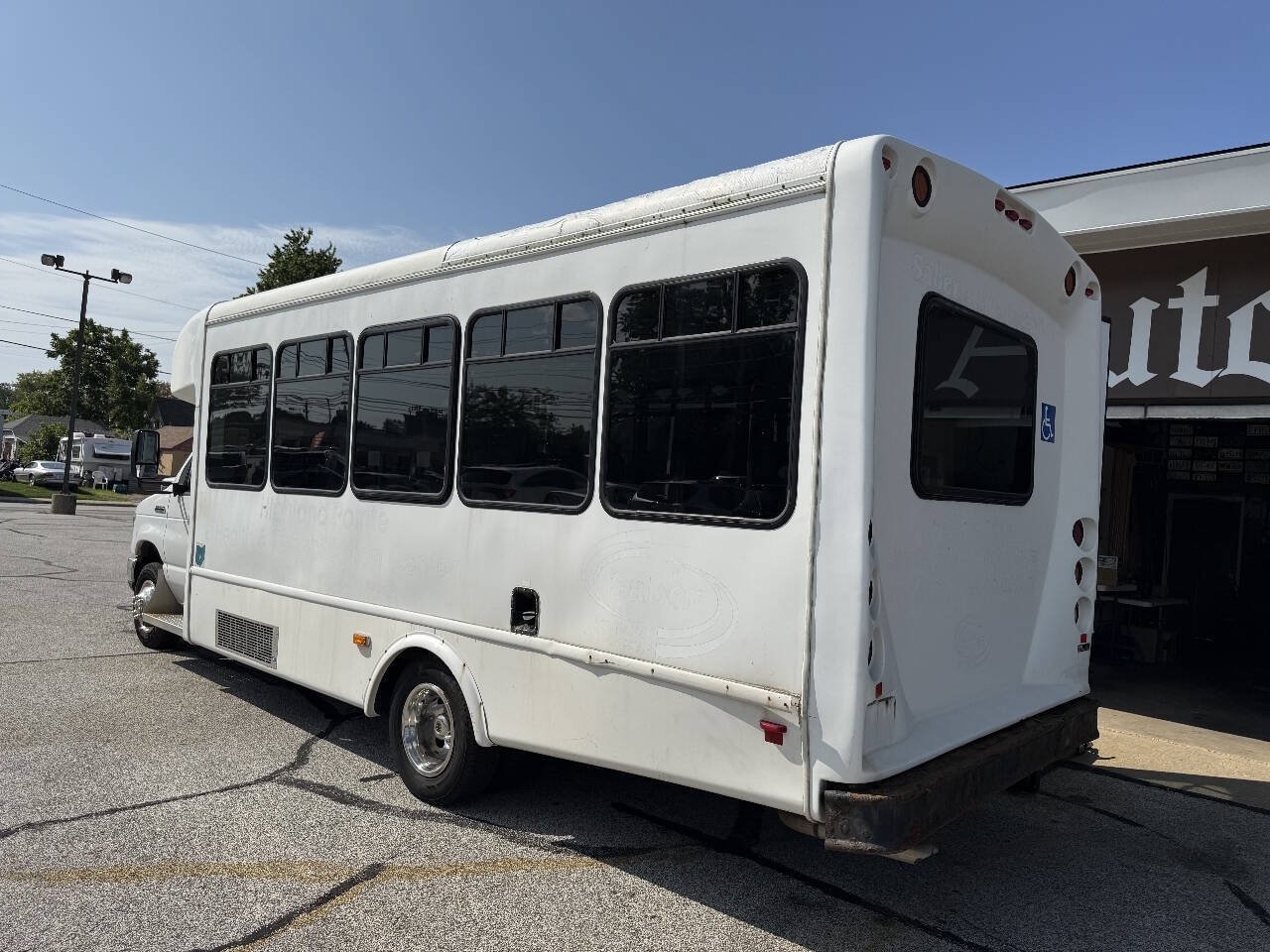 Used 2016 Ford E-450 and Econoline 450 Super Duty w/ Shuttle Bus Prep Package RWD image 6