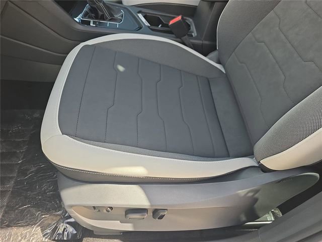 New 2026 Volkswagen Taos SE FWD image 15