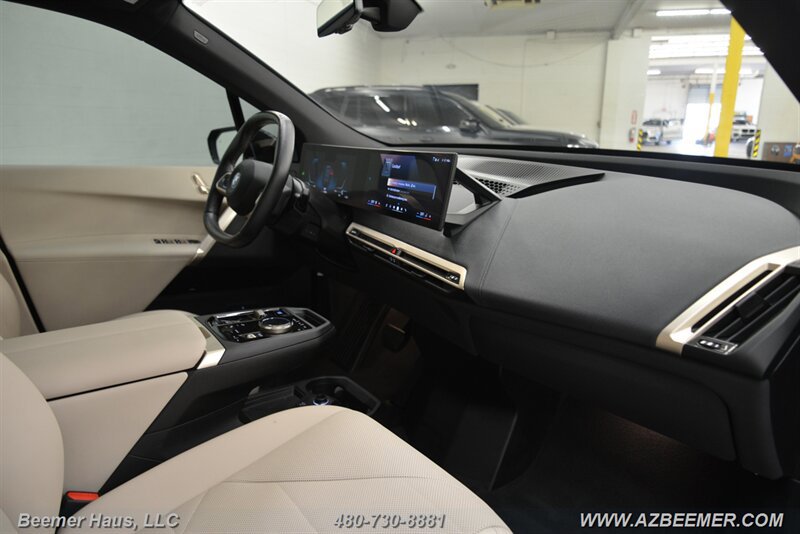 Used 2024 BMW iX xDrive50 w/ Sport Package AWD/4WD image 18