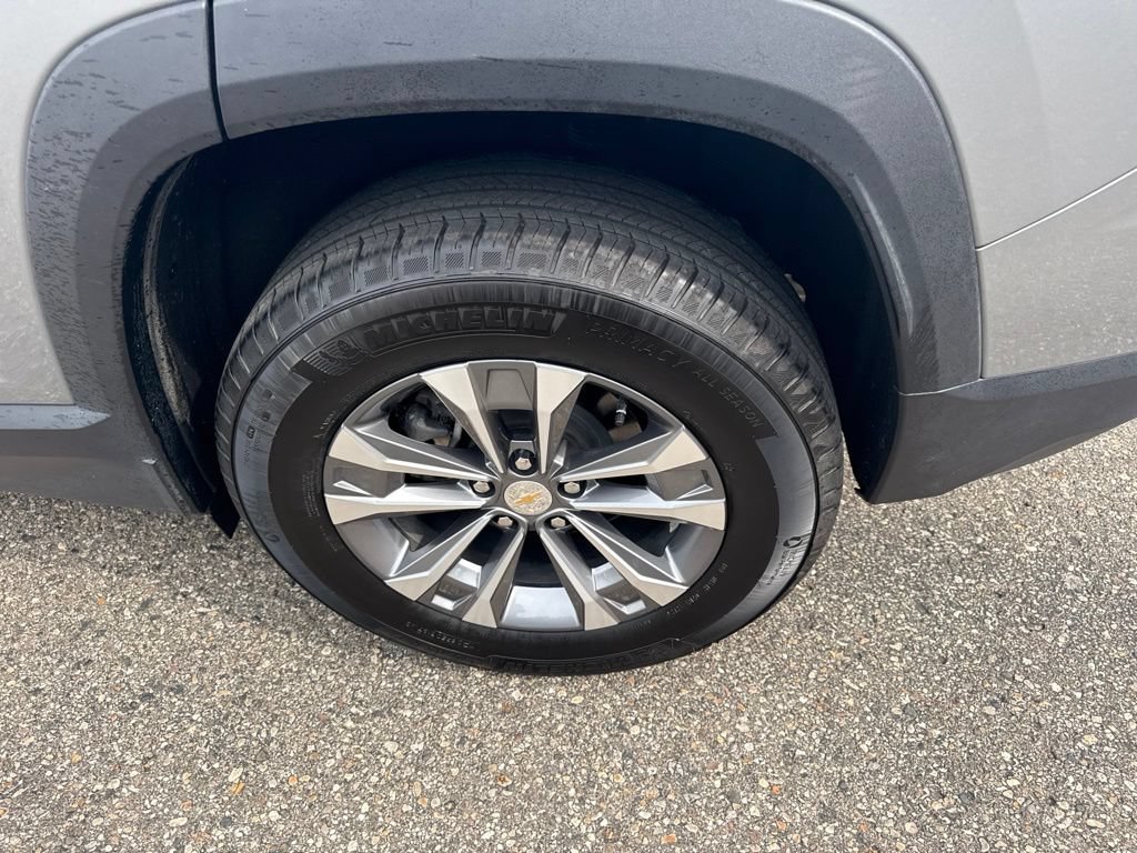 Used 2025 Chevrolet Equinox LT w/ Safety and Technology Package AWD/4WD image 12