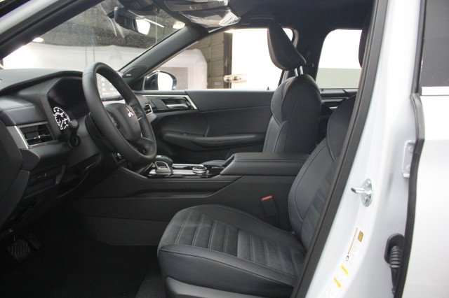 New 2026 Mitsubishi Outlander LE FWD image 6