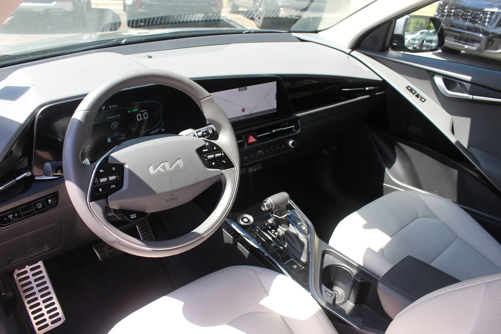 Certified 2024 Kia Niro EX Touring FWD image 13