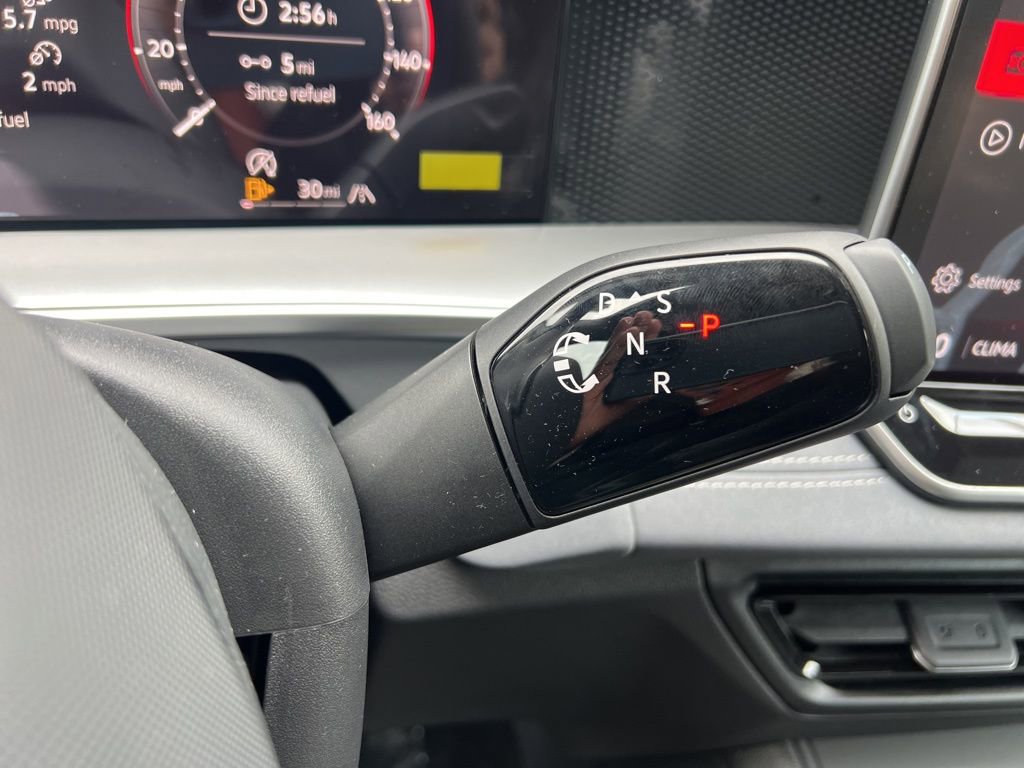 New 2026 Volkswagen Tiguan SE R-Line image 32