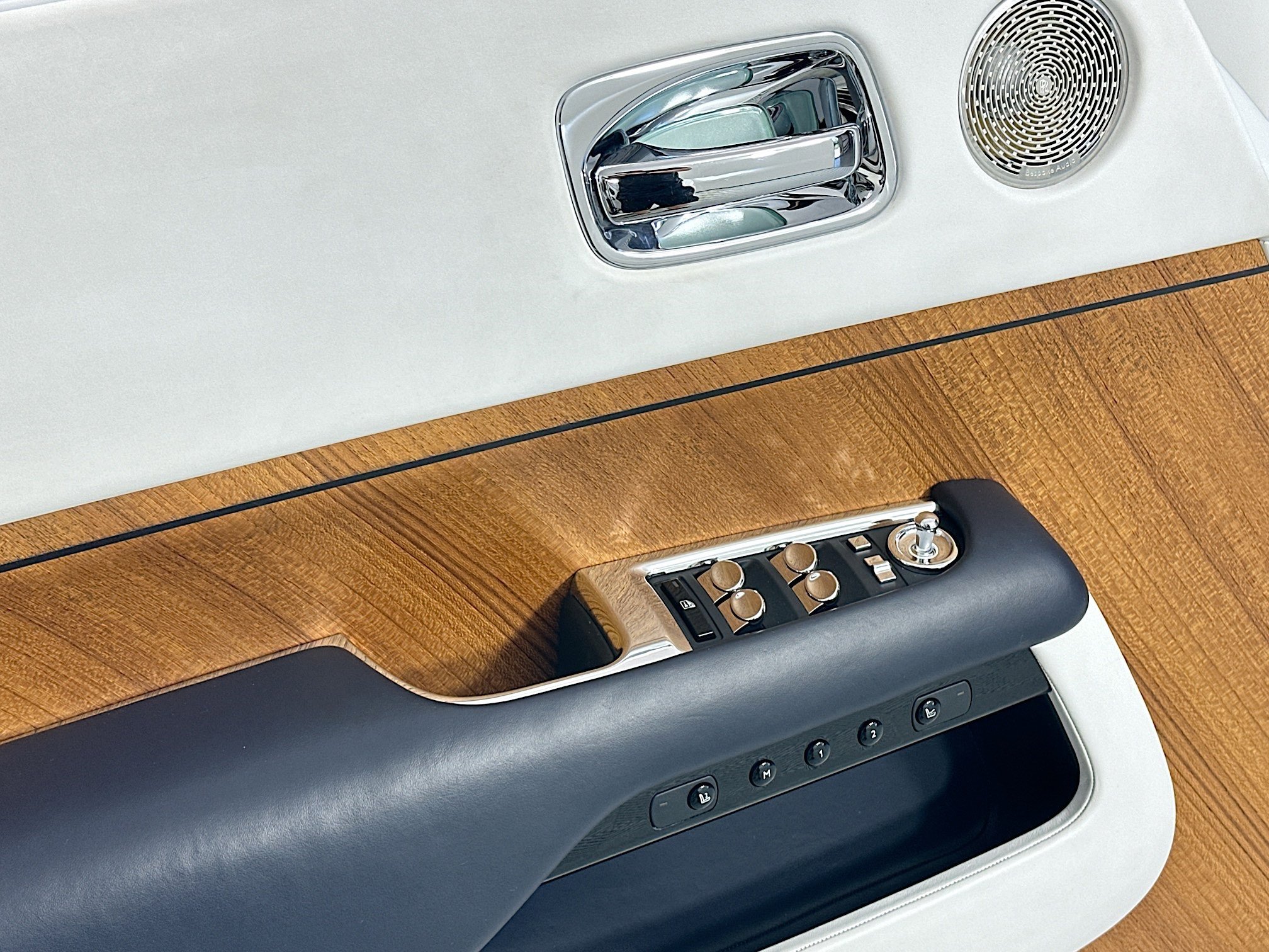 Certified 2018 Rolls-Royce Dawn image 17