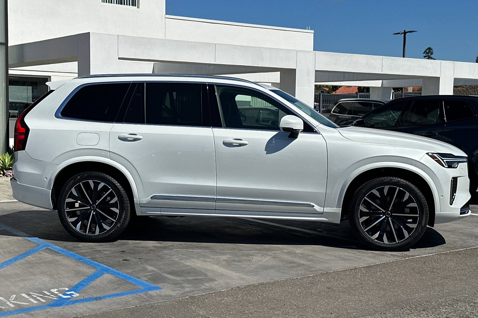 New 2026 Volvo XC90 T8 Plus image 4