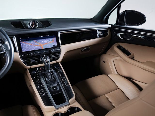 Certified 2021 Porsche Macan AWD/4WD image 18