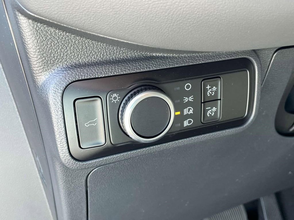 New 2025 Ford Explorer Active image 17