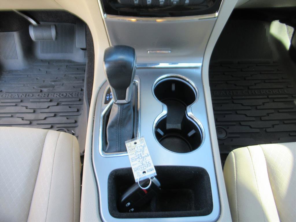 Used 2022 Jeep Grand Cherokee Laredo E image 22