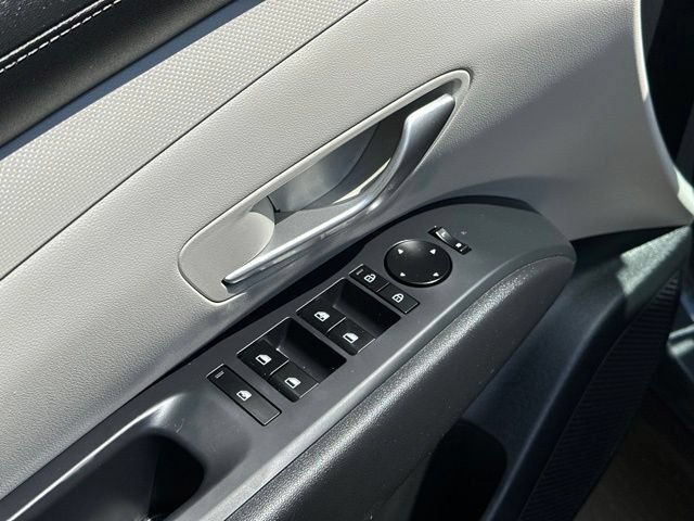 Certified 2025 Hyundai Tucson SE AWD/4WD image 12