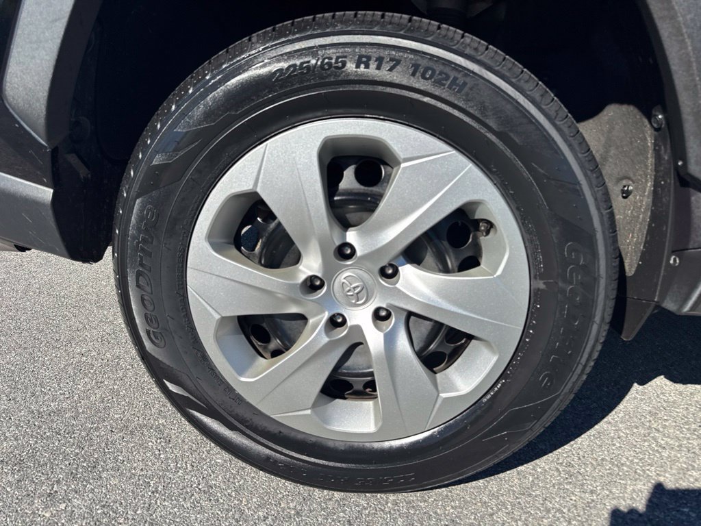 Used 2021 Toyota RAV4 LE AWD/4WD image 27