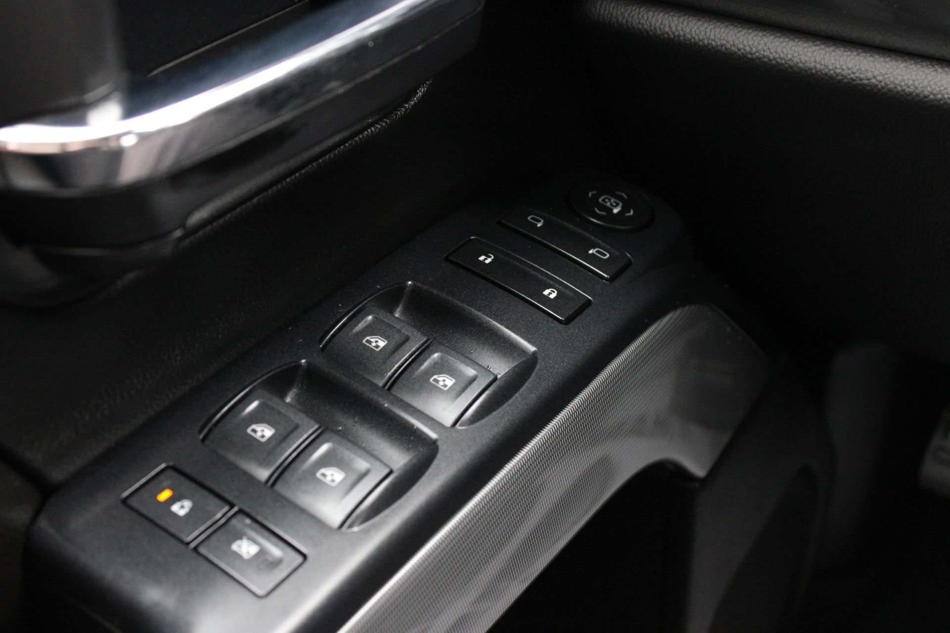 Used 2018 Chevrolet Silverado 1500 LT w/ All Star Edition AWD/4WD image 23