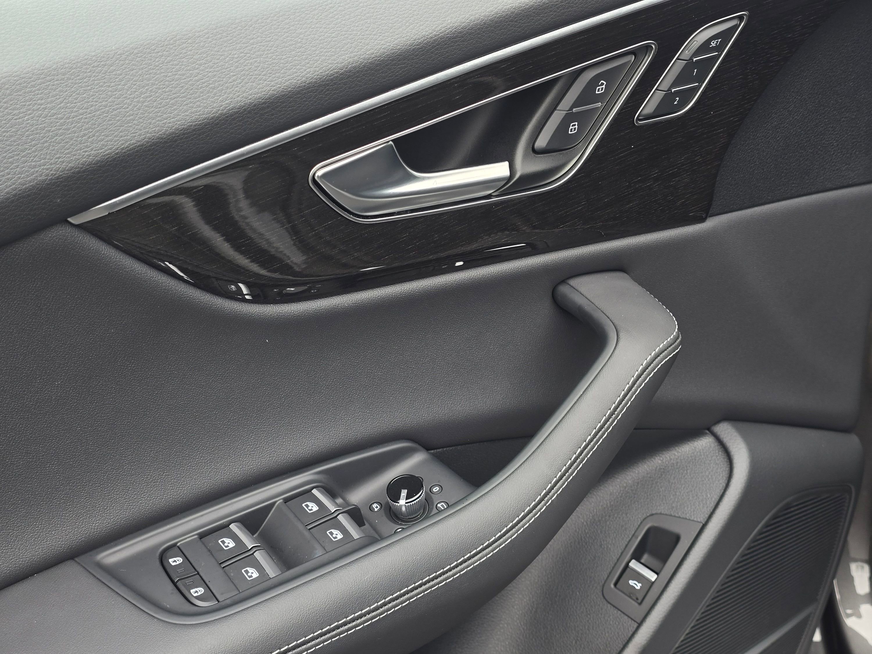 Certified 2025 Audi Q8 Premium Plus w/ Premium Plus Package image 33