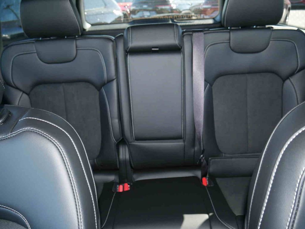 New 2025 Jeep Grand Cherokee Altitude image 37