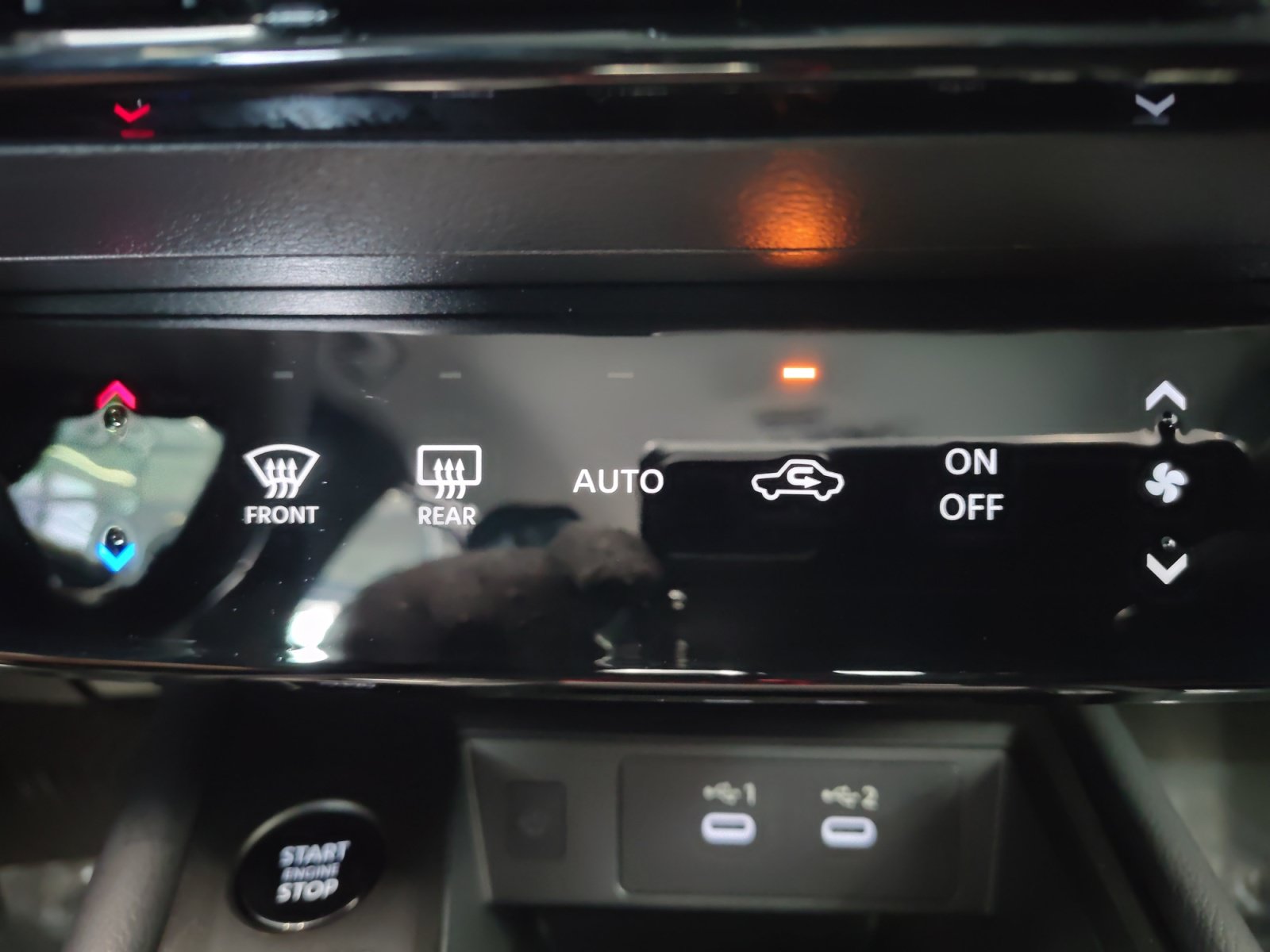 Used 2025 Nissan Kicks SR FWD image 19
