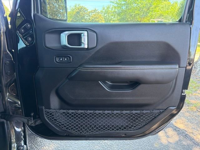 Used 2018 Jeep Wrangler Unlimited Sahara AWD/4WD image 8