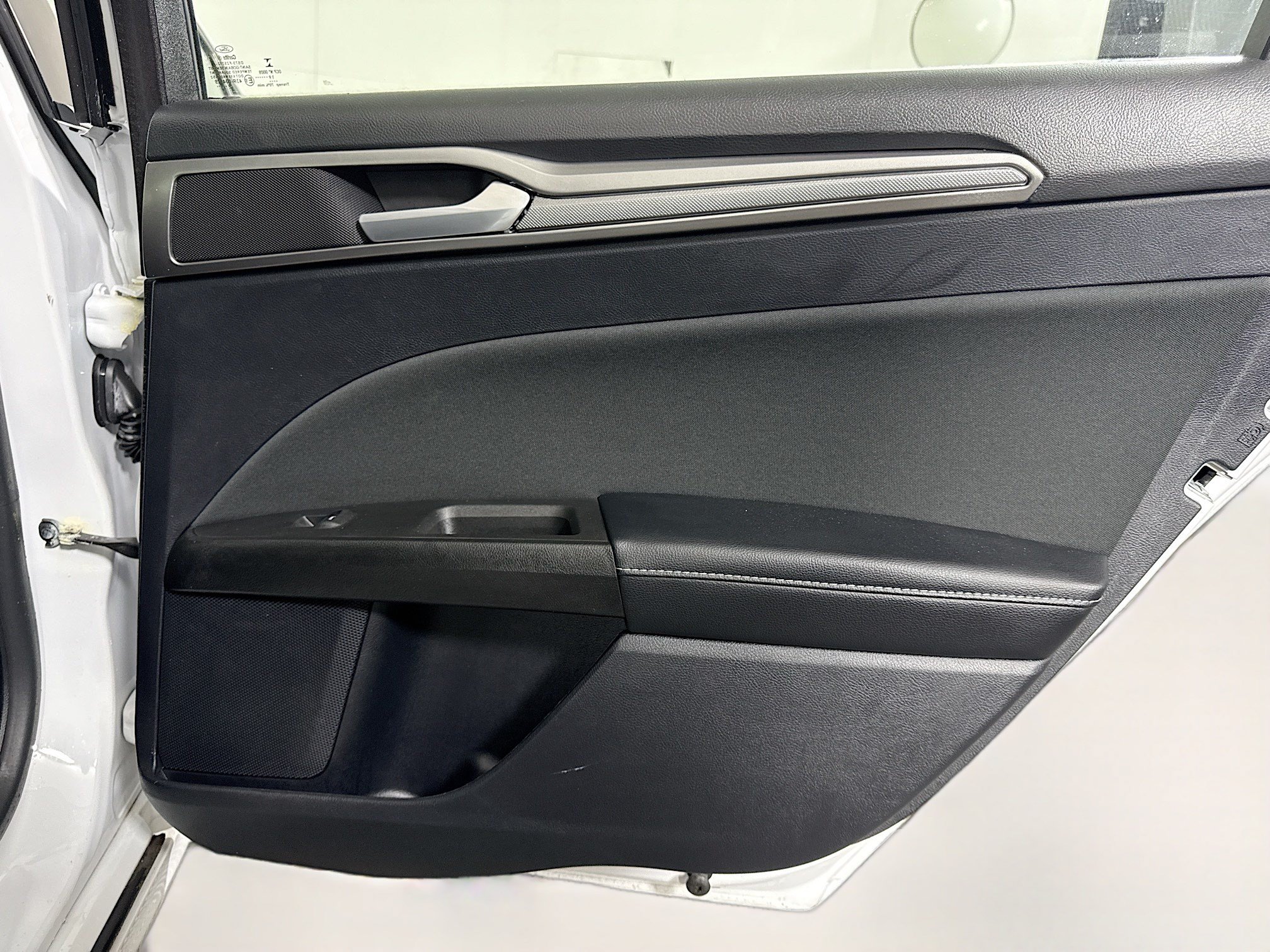 Used 2020 Ford Fusion SE FWD image 28