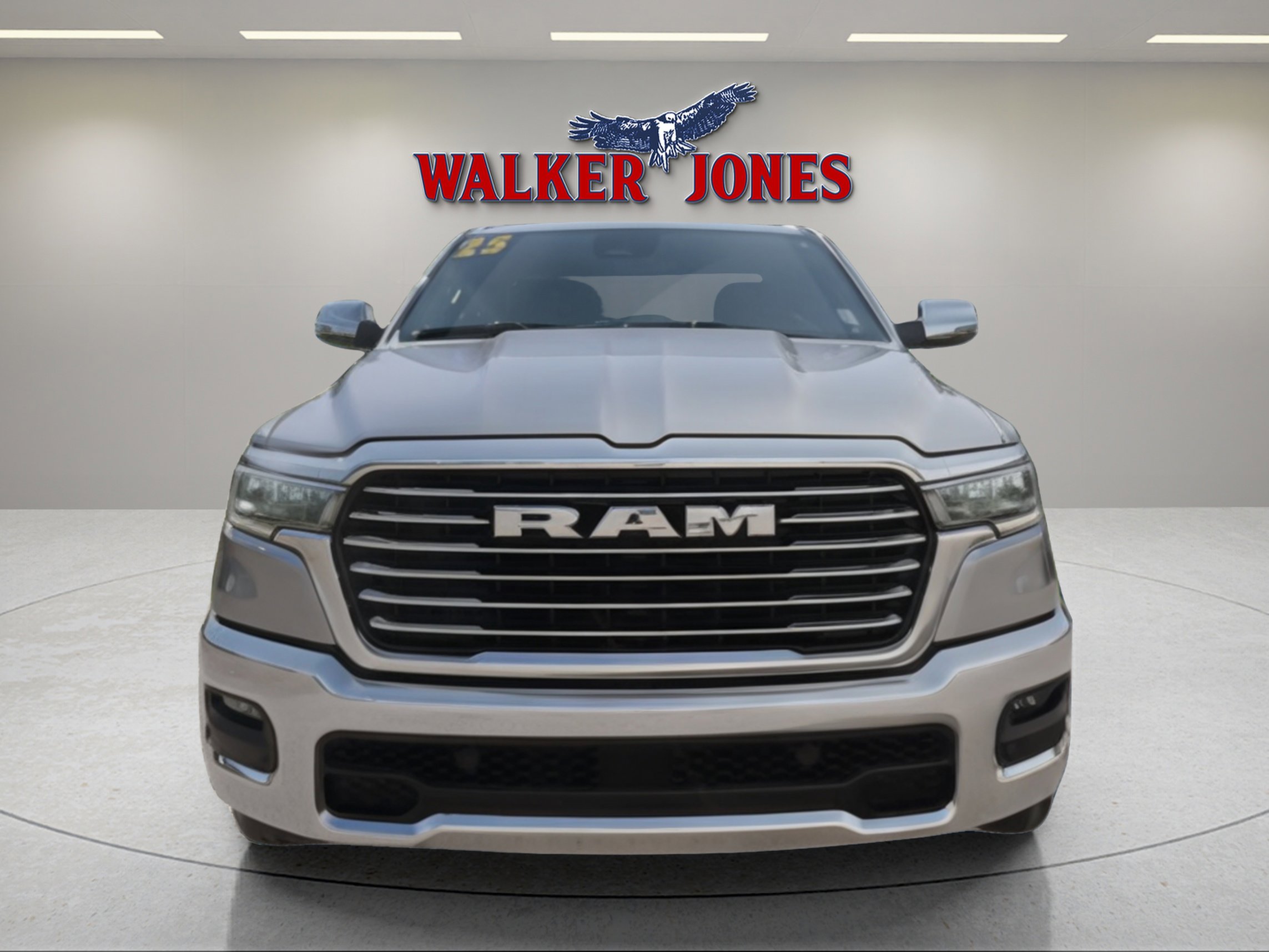 Used 2025 RAM 1500 Laramie AWD/4WD image 8