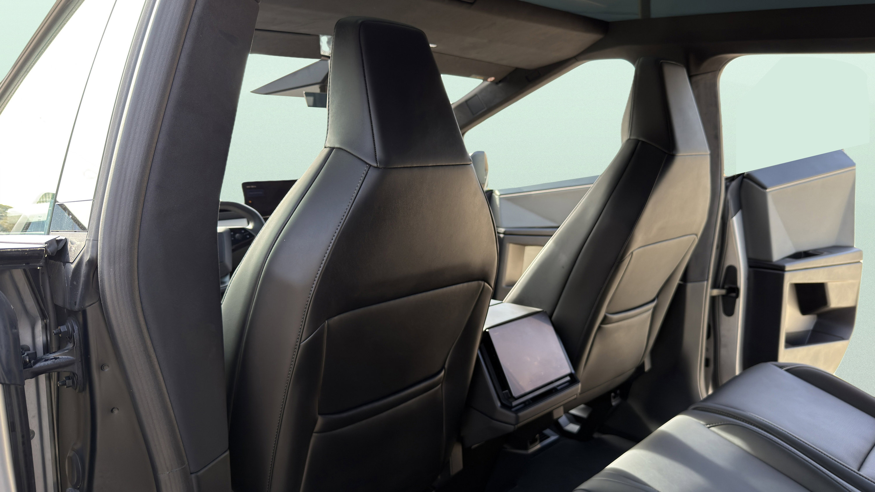 Used 2025 Tesla Cybertruck AWD Crew Cab image 32