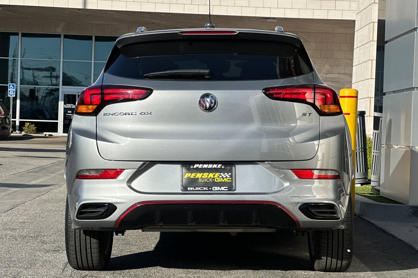 Used 2023 Buick Encore GX Select w/ Sport Touring Package image 5