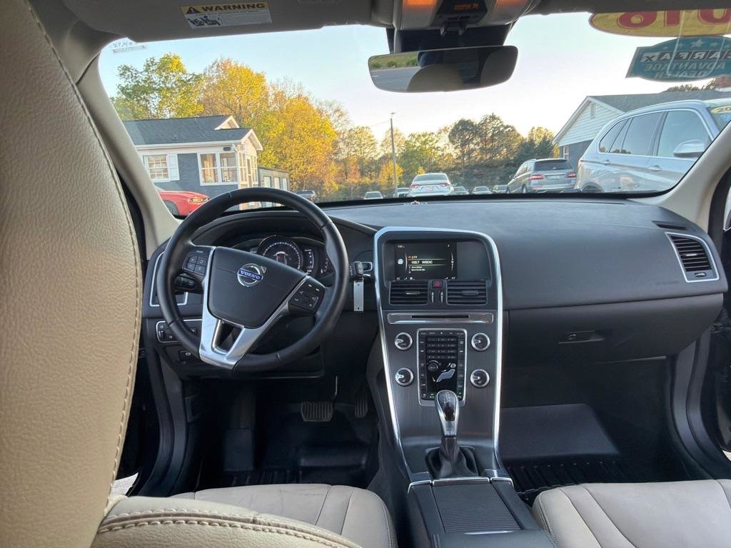 Used 2016 Volvo XC60 T5 Premier w/ Proximity Package image 17