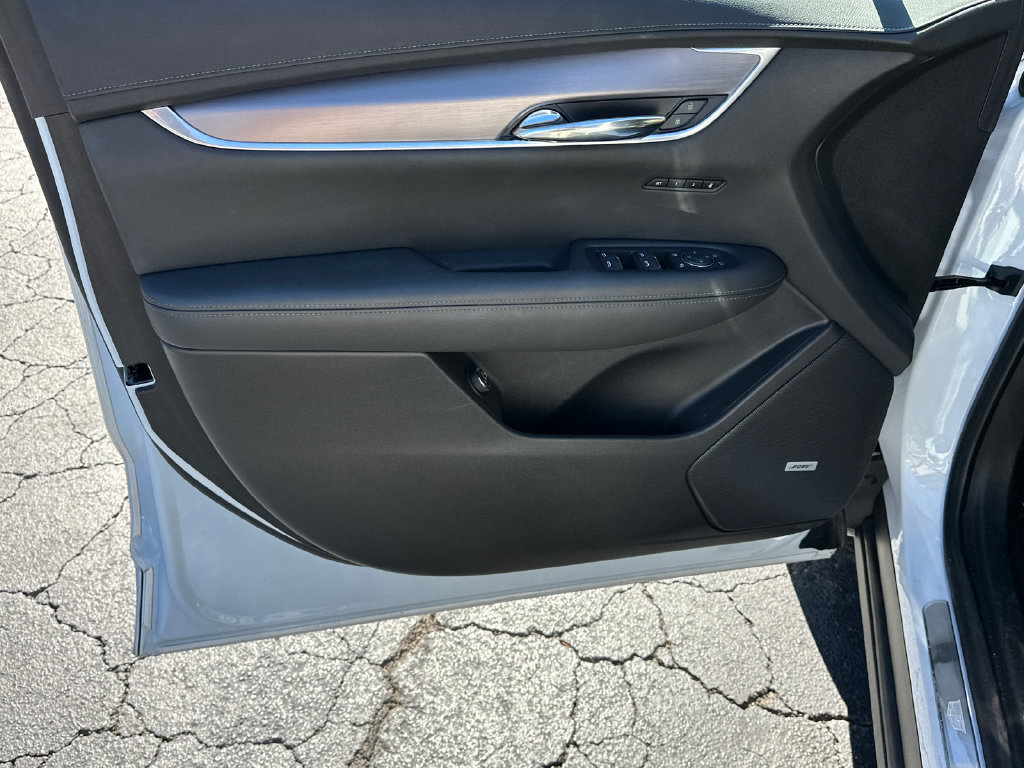 Certified 2025 Cadillac XT6 Luxury FWD image 10