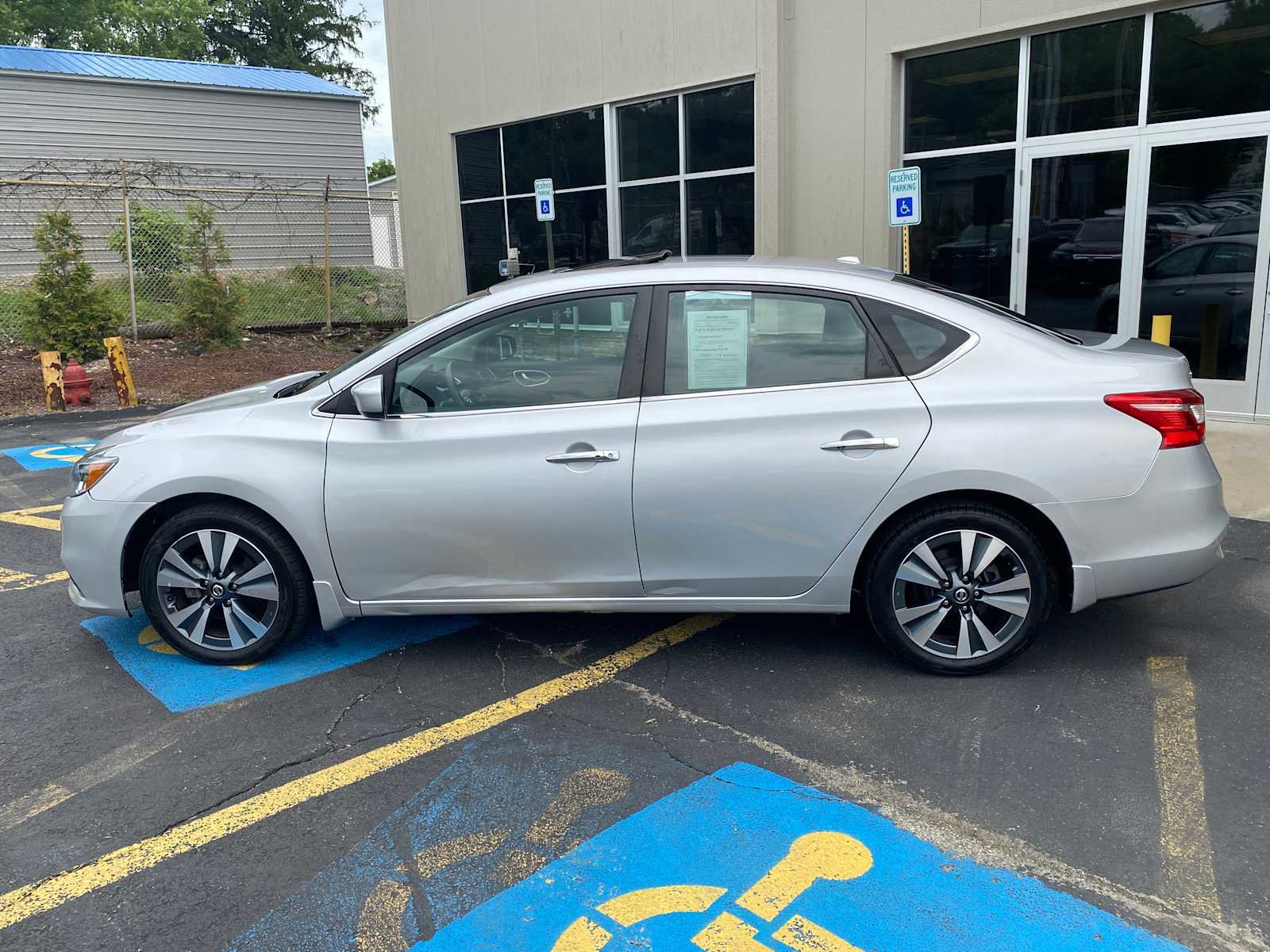 Used 2019 Nissan Sentra SV w/ Special Edition Package FWD image 13