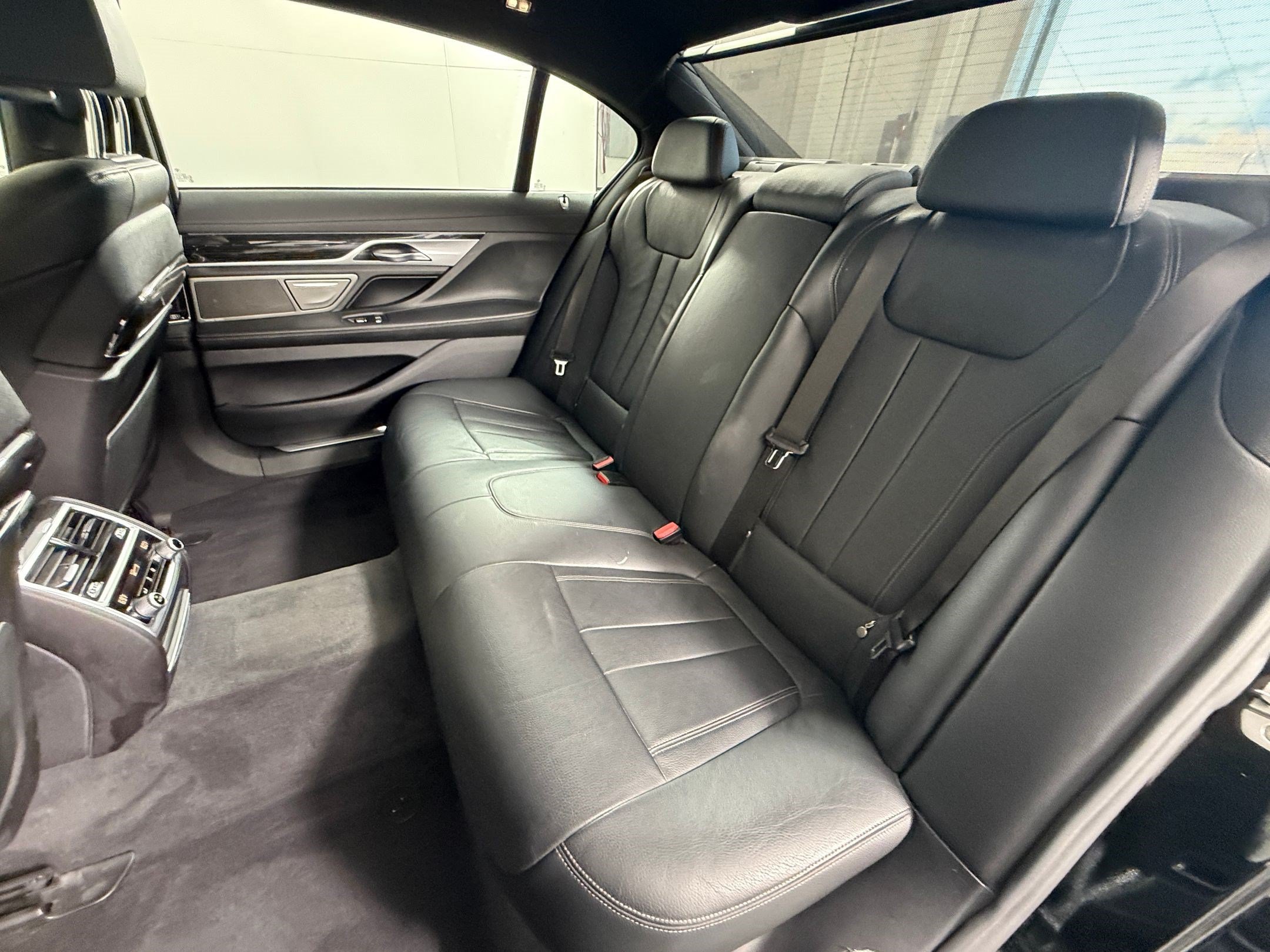 Used 2019 BMW 740i w/ M Sport Package RWD image 29