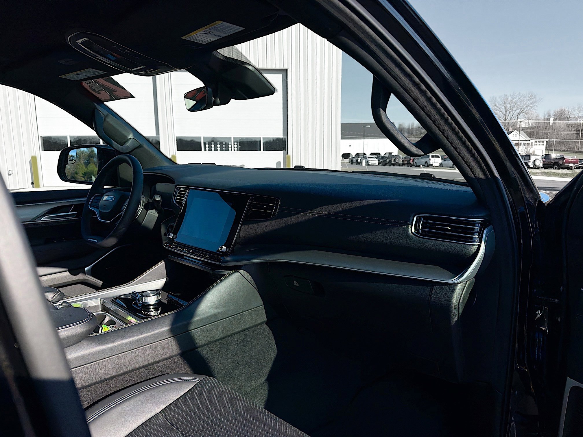 Used 2025 Jeep Wagoneer Series II image 32