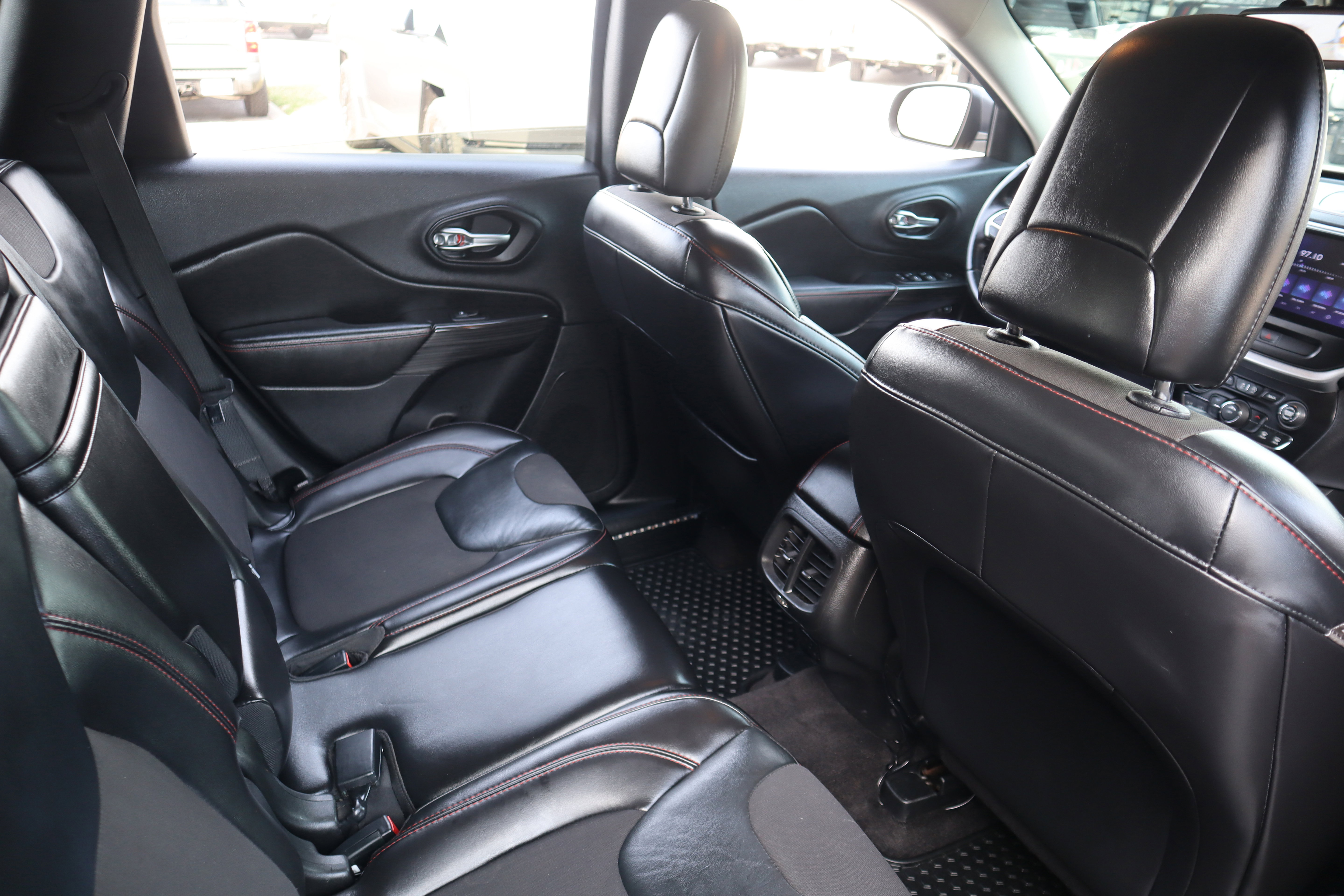 Used 2017 Jeep Cherokee Trailhawk w/ Trailer Tow Group image 26