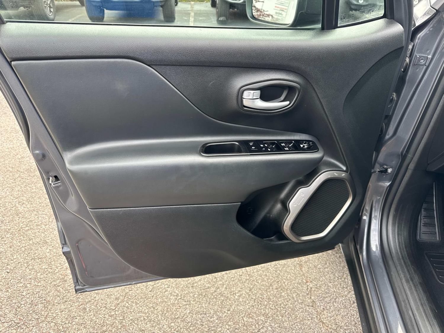 Used 2023 Jeep Renegade Latitude AWD/4WD image 26