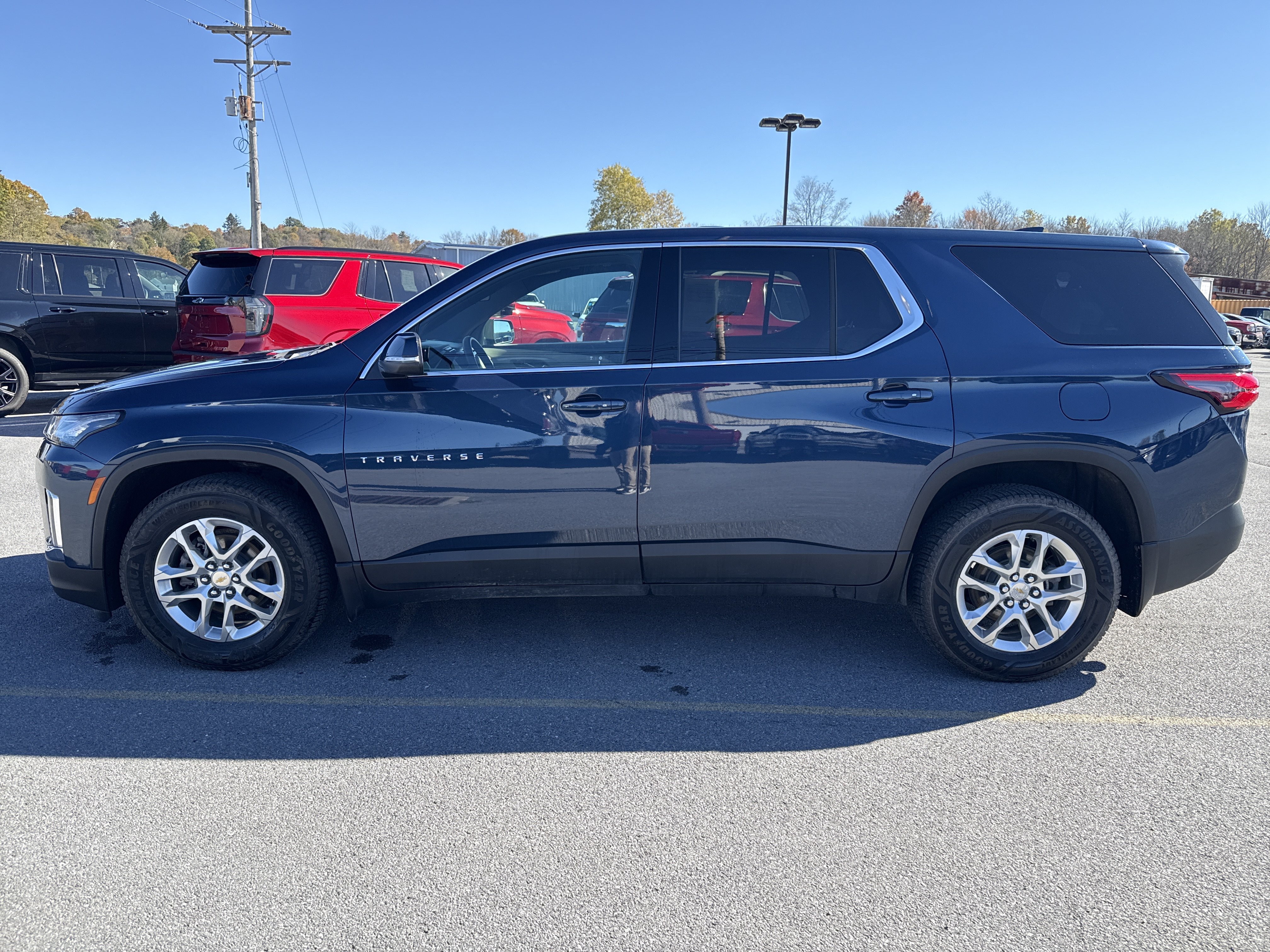 Used 2023 Chevrolet Traverse LS w/ Safety Package AWD/4WD image 13