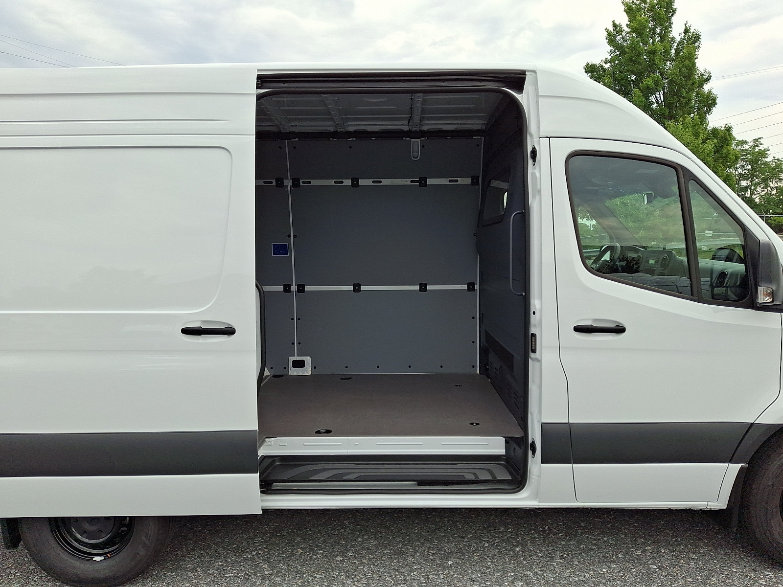 Used 2025 Mercedes-Benz Sprinter 2500 image 9
