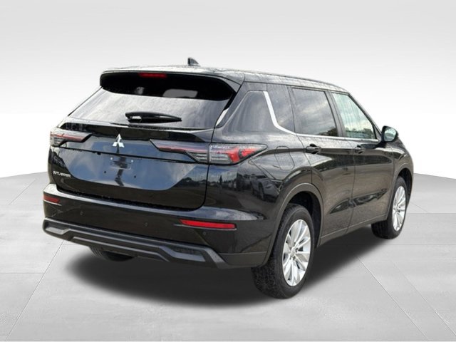 Used 2025 Mitsubishi Outlander ES FWD image 5