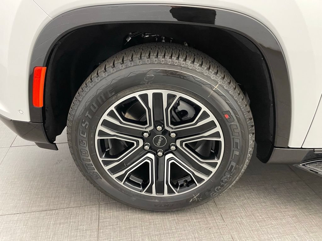 New 2026 Jeep Grand Wagoneer L 2WD image 10