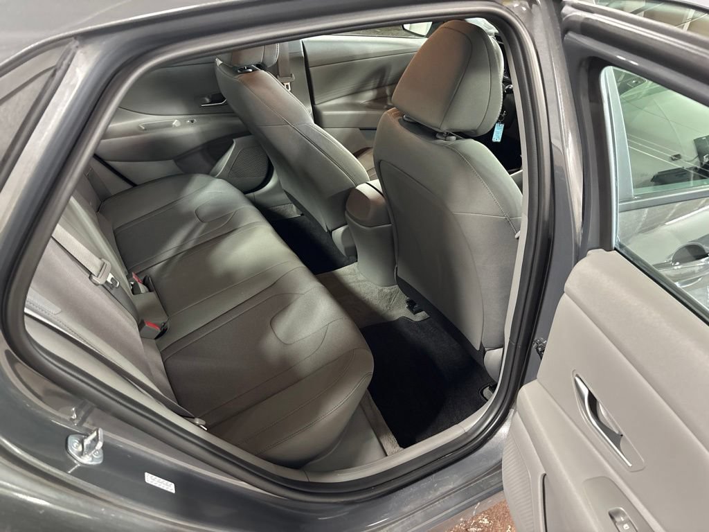 Used 2023 Hyundai Elantra SE FWD image 23