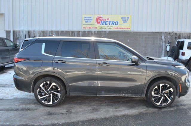 Used 2024 Mitsubishi Outlander SE image 9