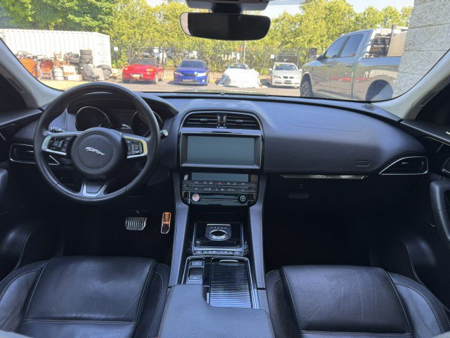 Used 2019 Jaguar F-PACE Prestige AWD/4WD image 6