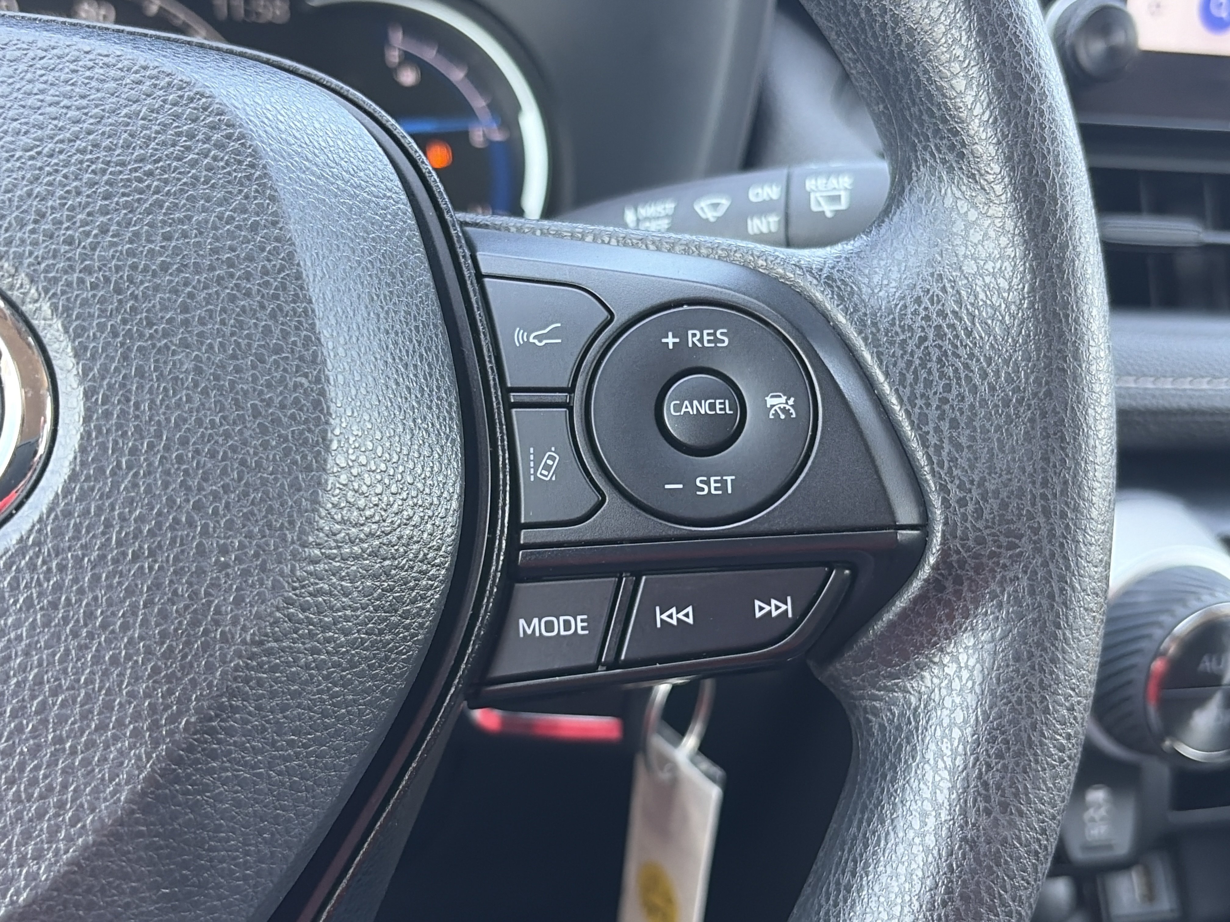 Used 2025 Toyota RAV4 LE AWD/4WD image 21