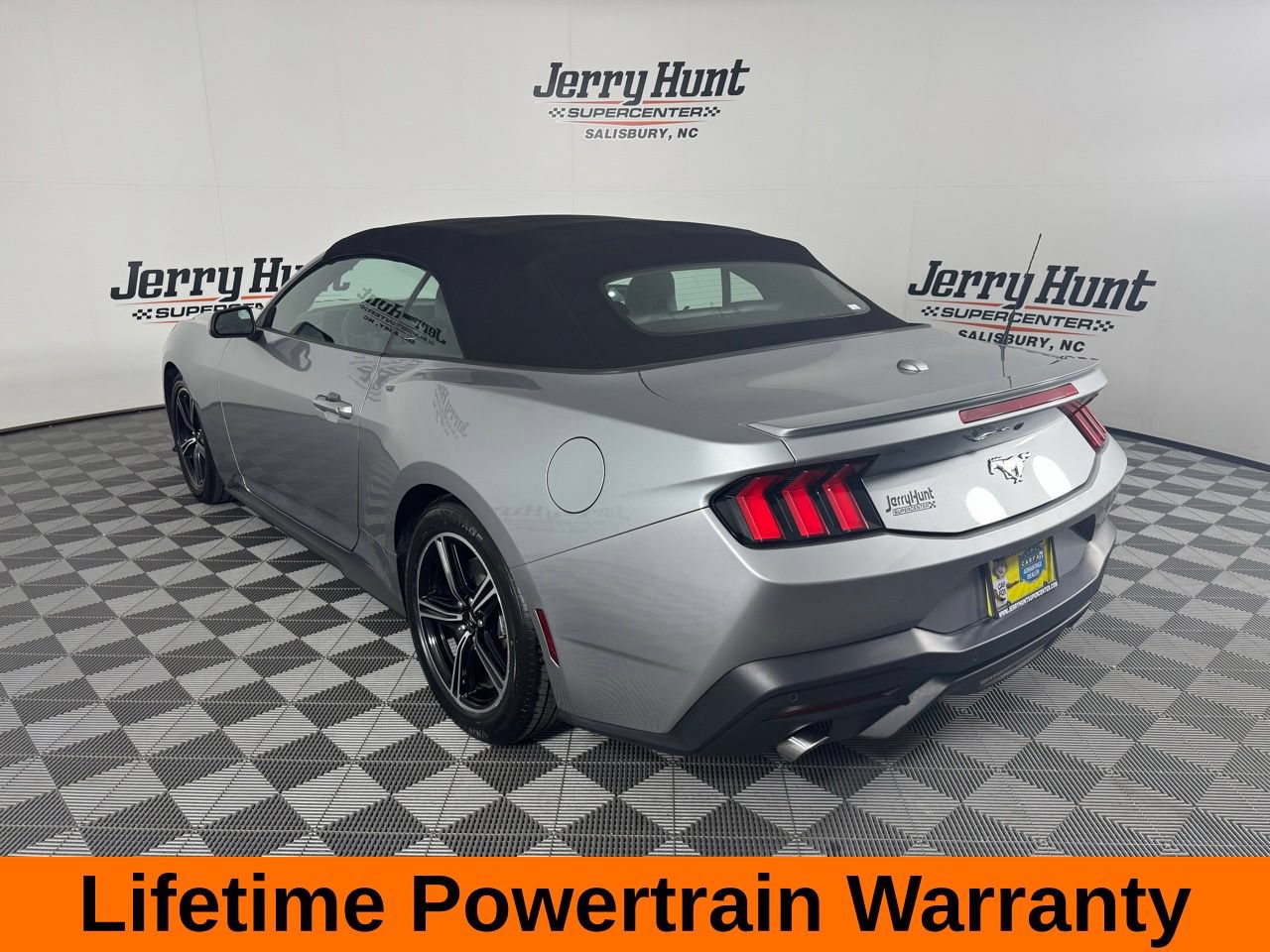Used 2025 Ford Mustang Premium RWD image 8
