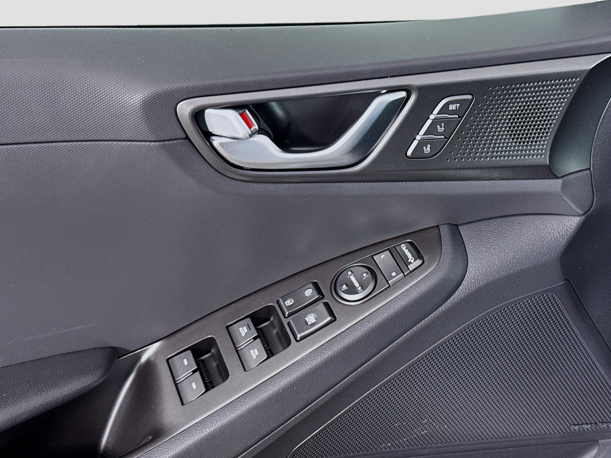 Used 2020 Hyundai Ioniq Limited image 24