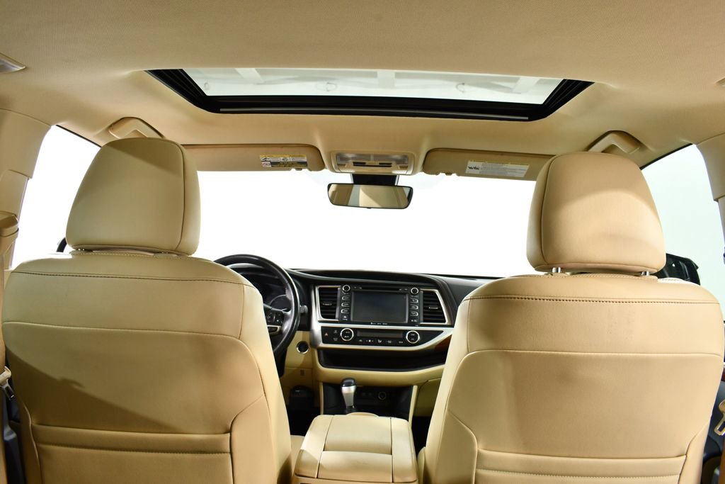 Used 2017 Toyota Highlander Limited FWD image 17