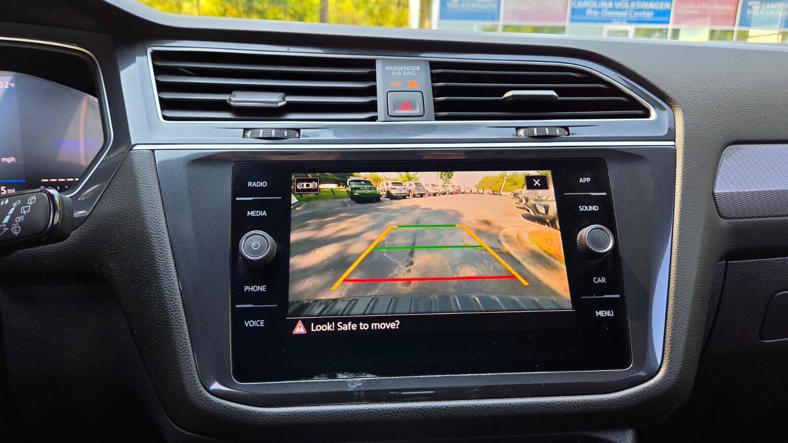 Certified 2024 Volkswagen Tiguan SE R-Line FWD image 33