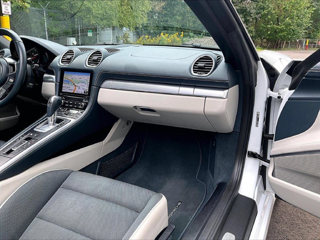 Used 2019 Porsche 718 Boxster RWD image 19