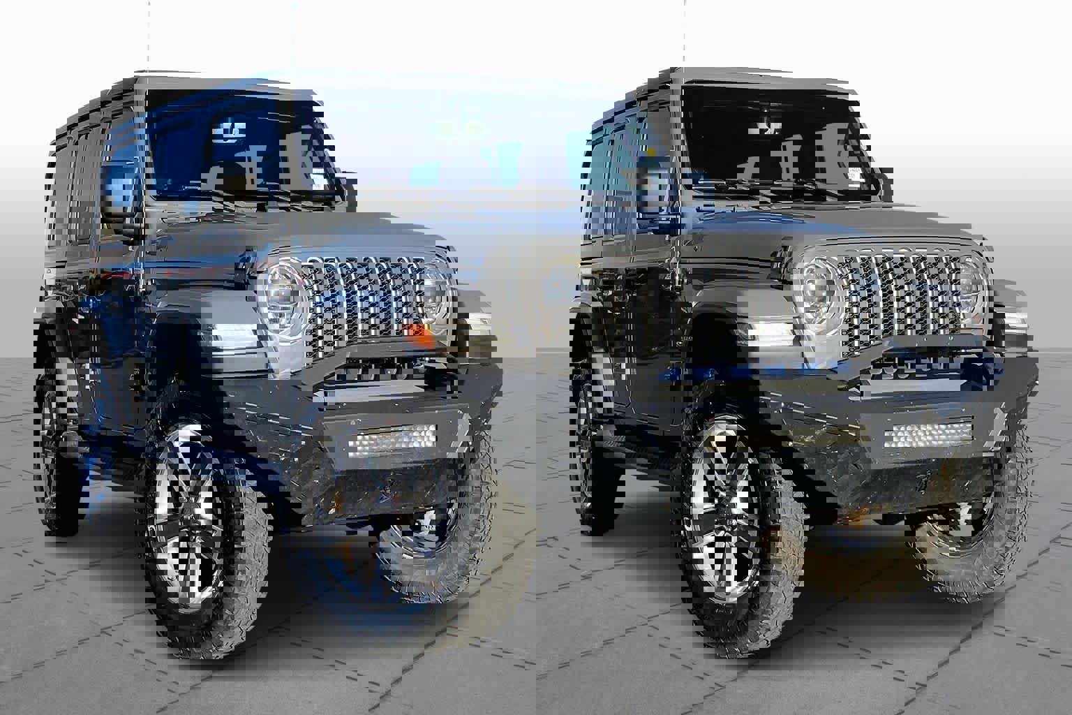 Used 2018 Jeep Wrangler Unlimited Sahara image 4