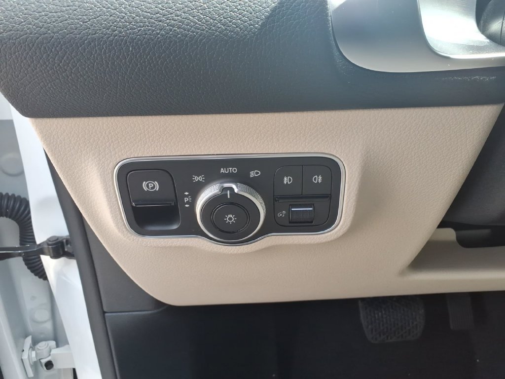 New 2026 Mercedes-Benz GLB 250 4MATIC image 17
