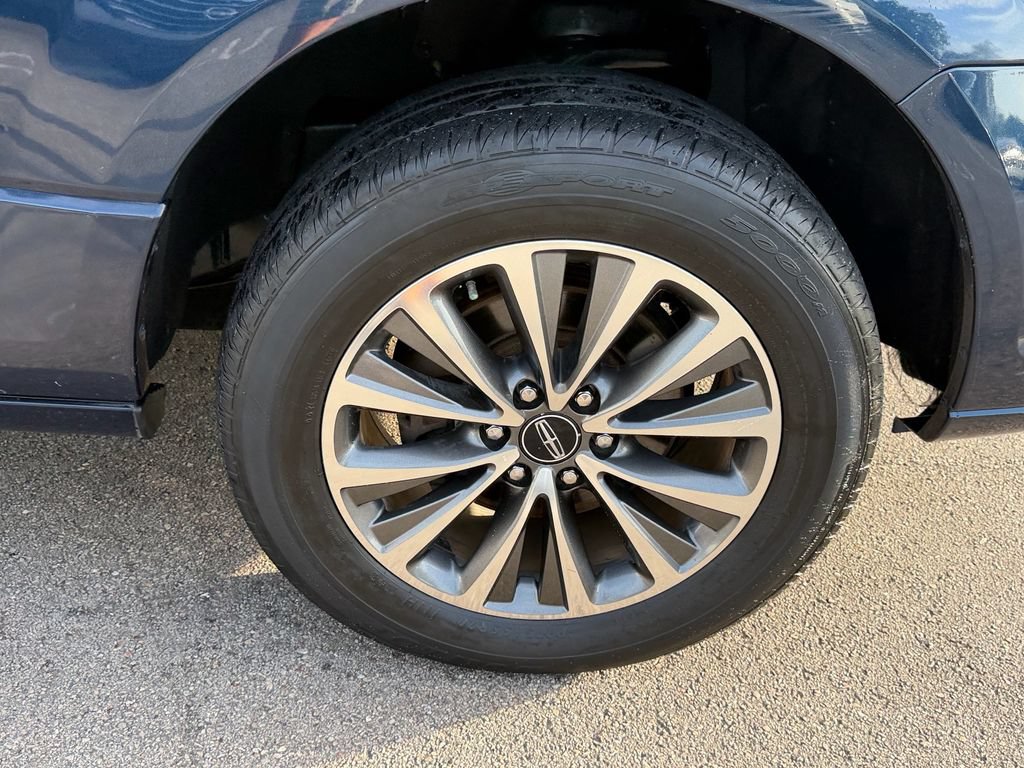 Used 2017 Lincoln Navigator Select RWD image 19