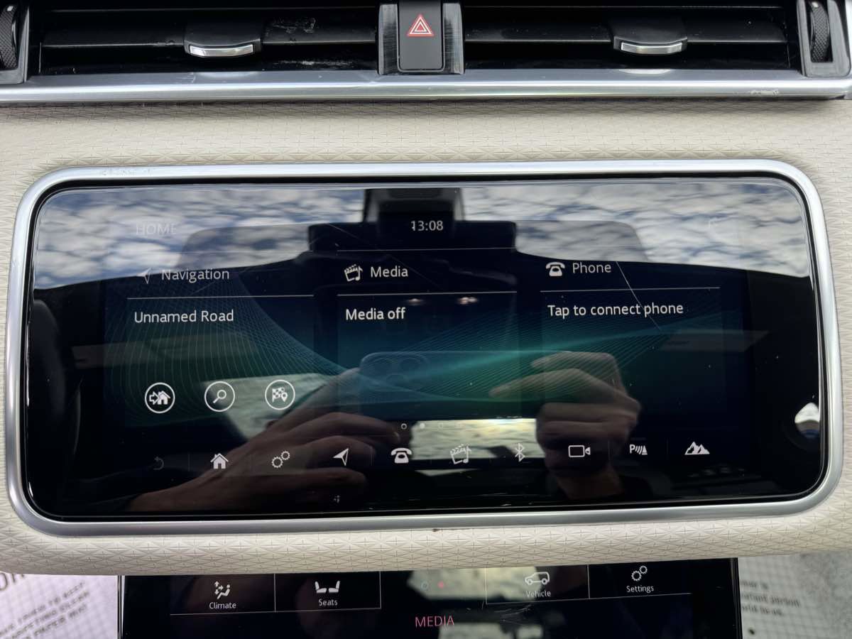 Used 2020 Land Rover Range Rover Velar R-Dynamic S image 15